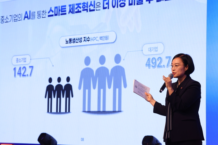 23ÀÏ Á¦ÁÖ ·Ôµ¥È£ÅÚ¿¡¼ ¿¸° '2025 Áß¼Ò±â¾÷ ¸®´õ½ºÆ÷·³' °³¸·½Ä¿¡¼ ÇѼº¼÷ Áß±âºÎ Àå°üÀÌ ±âÁ¶°¿¬À» Çϰí ÀÖ´Ù. ¡´Ãâó:Áß±âÁß¾Óȸ¡µ