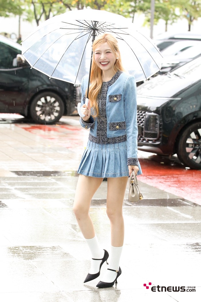 [ET포토] 조이, '빗길을 걸어요'