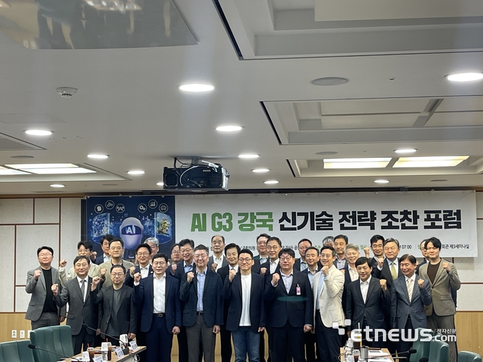 더불어민주당 정동영·국민의힘 최형두 의원 공동주최로 24일 국회에서 '제13차 AI G3 강국 신기술 전략 조찬포럼'이 개최됐다.
