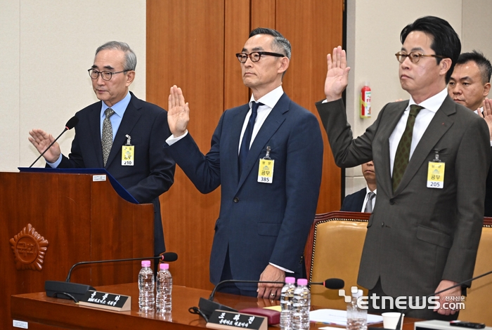 [포토] 증인 선서하는 김영섭-윤종하-조좌진