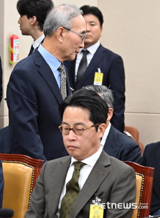 [포토] 해킹사고 청문회 증인 출석한 김영섭 KT 대표