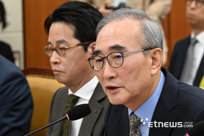 대규모 해킹사고(통신o금융) 관련 청문회가 24일 서울 여의도 국회 과학기술정보방송통신위원회에서 열렸다. 김영섭 KT 대표가 답변하고 있다.  이동근기자 foto@etnews.com