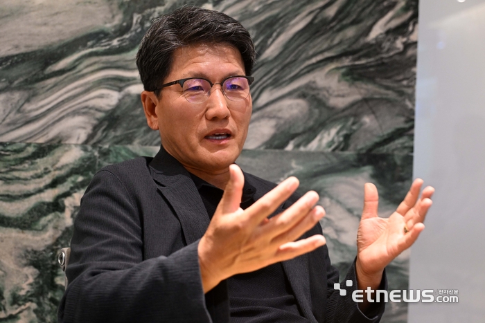 임경수 아이디어허브 대표가 기업공개(IPO)를 추진하는 이유에 대해 설명하고 있다. 김민수기자 mskim@etnews.com