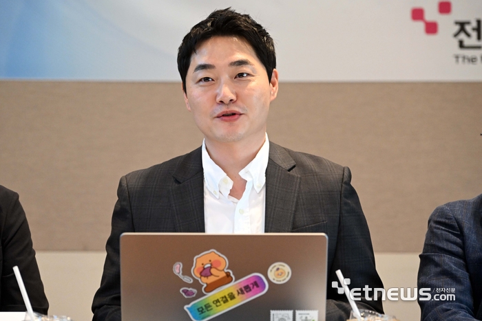 전자신문이 주최한 클라우드컴퓨팅법 제정 10주년 간담회가 '새로운 10년의 시작'을 주제로 25일 서울 중구 LW컨벤션센터에서 열렸다. 이주명 카카오엔터프라이즈 이사가 발언하고 있다. 김민수기자 mskim@etnews.com