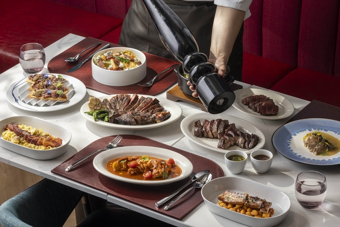 풀만 앰배서더 서울 이스트폴 오픈 파이어 그릴 '엠버스'