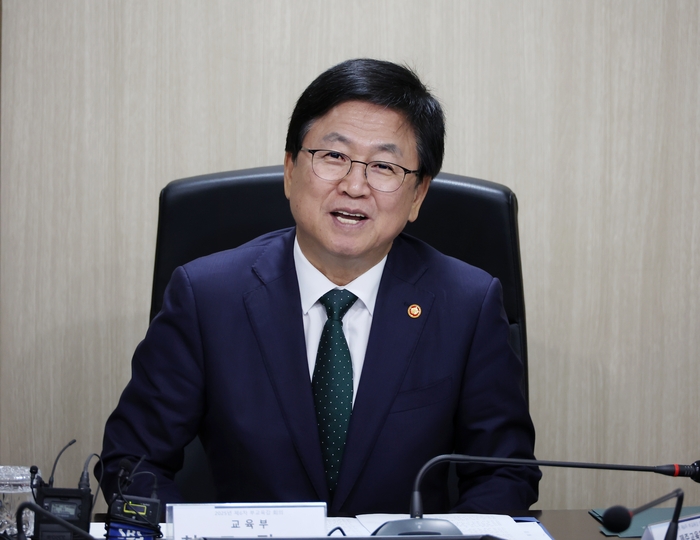 발언하는 최교진 부총리     (서울=연합뉴스) 최교진 사회부총리 겸 교육부 장관이 25일 서울 영등포구 한국교육시설안전원에서 열린 2025년 제6차 시도부교육감 회의에서 발언하고 있다. 2025.9.25 [교육부 제공. 재판매 및 DB 금지]     photo@yna.co.kr (끝)