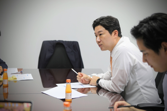 진종오 국민의힘 의원이 26일 국회의원회관에서 정책 라운드테이블 세 번째 간담회(웹툰 섹션)를 열고 K-웹툰의 글로벌 경쟁력 강화를 위한 전략을 모색했다.