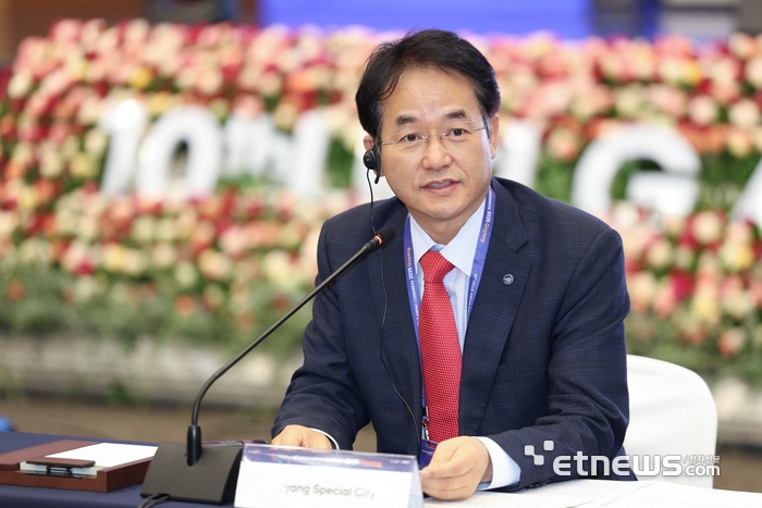 이동환 고양시장이 26일 UCLG ASPAC 동북아시아 권역 공동회장으로 선출돼 인사말을 하고 있다.