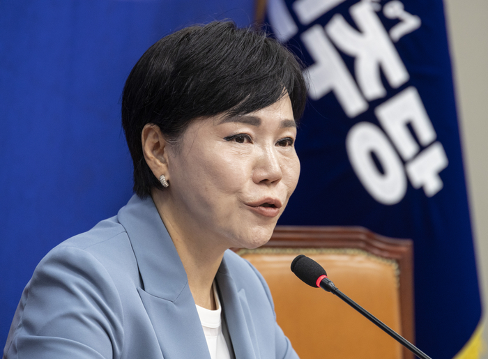 기자간담회에서 최근 현안관련 발언하는 전현희 최고위원 (서울=연합뉴스) 황광모 기자 = 더불어민주당 전현희 최고위원이 28일 국회에서 열린 기자간담회에서 발언하고 있다. 2025.9.28 hkmpooh@yna.co.kr (끝)