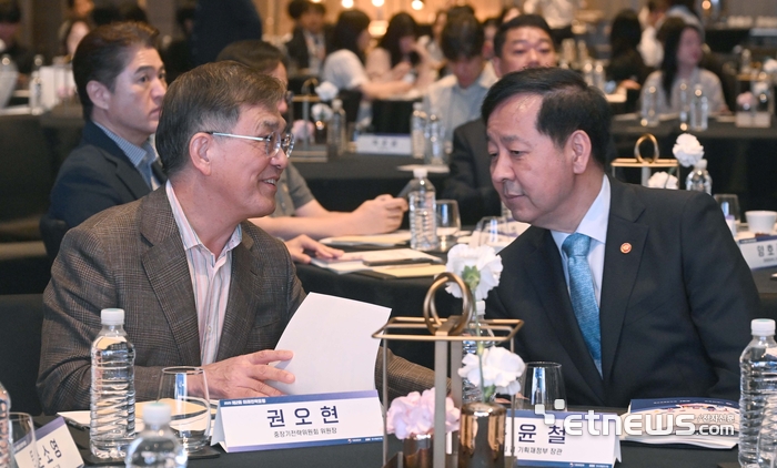 [포토] 이야기 나누는 권오현, 구윤철