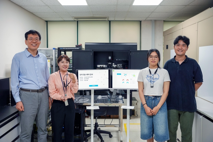 'AI 기반 발화 및 뇌파 분석 기술'을 개발한 한국전기연구원 청각인지뇌기능진단연구팀 박영진 박사(왼쪽 첫번째) 연구팀.