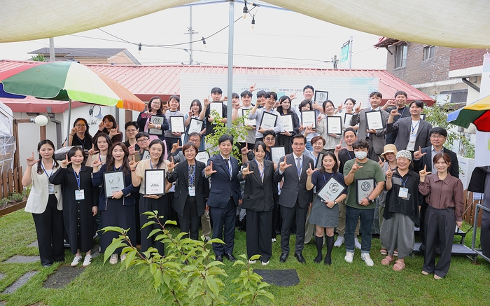 호남권 로컬페스타 행사 단체 사진.