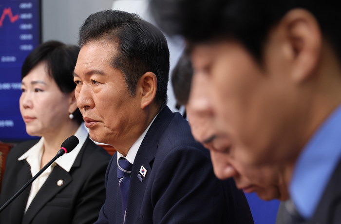 더불어민주당 정청래 대표가 29일 서울 여의도 국회에서 열린 최고위원회의에서 발언하고 있다. 연합뉴스