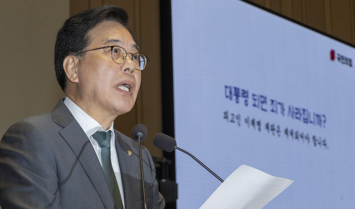 정책 의총에서 발언하는 송언석 원내대표 (서울=연합뉴스) 황광모 기자 = 국민의힘 송언석 원내대표가 29일 국회에서 열린 정책 의원총회에서 발언하고 있다. 2025.9.29 hkmpooh@yna.co.kr (끝)