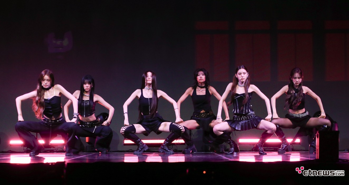 [ET포토] 이즈나, '다크한 분위기로'