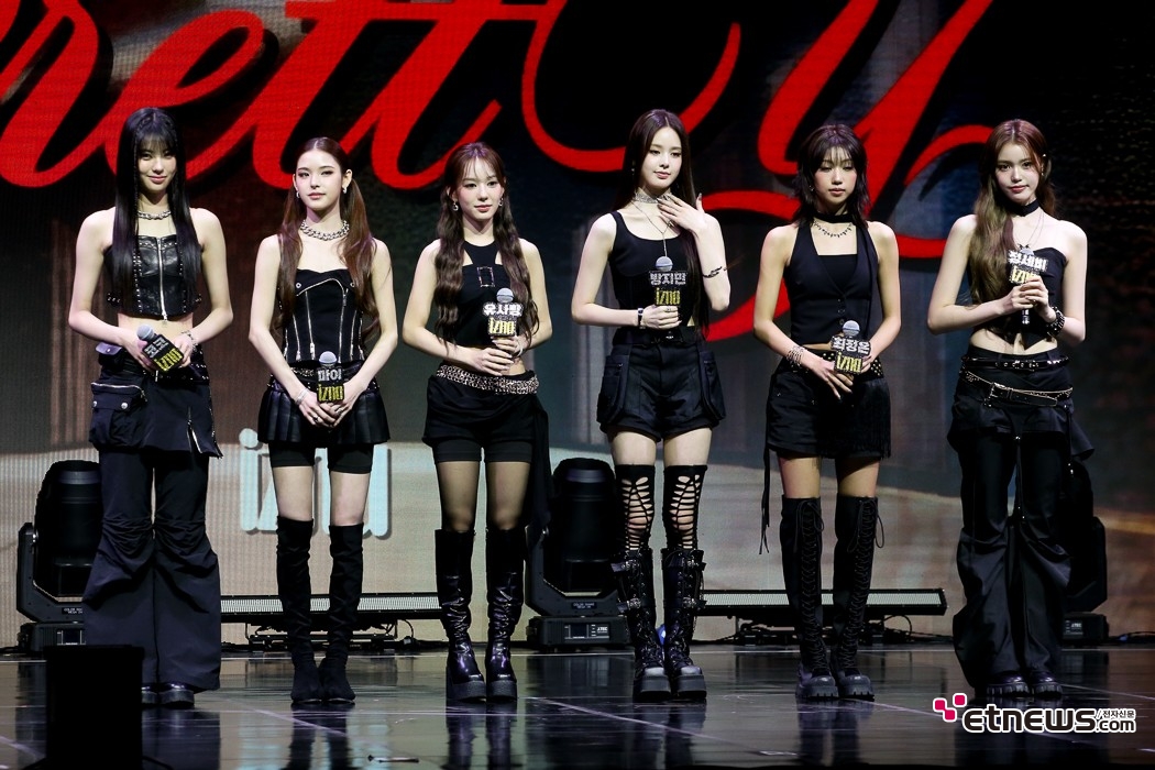 [ET포토] '블랙 이즈나'