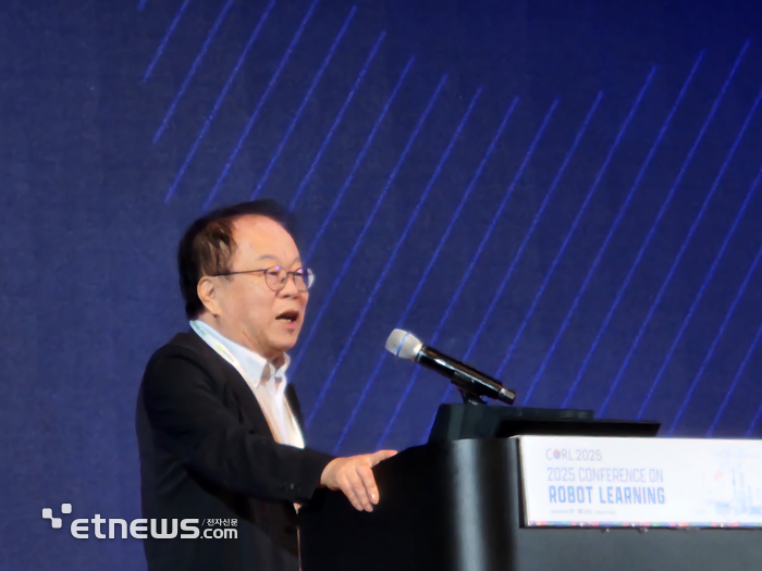 오준호 삼성전자 미래로봇추진단장이 30일 서울 강남구 코엑스에서 열린 '제24회 휴머노이드 로봇 국제 콘퍼런스'에서 기조연설을 하고 있다. (사진=이호길 기자)