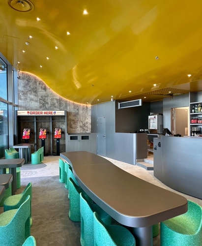 서울경제진흥원(SBA)이 루에랑과 협력 통한 서울을 담은 '코리아 스트리트 마켓(Korea Street Market)' 1호점 니스 모습. 사진=SBA