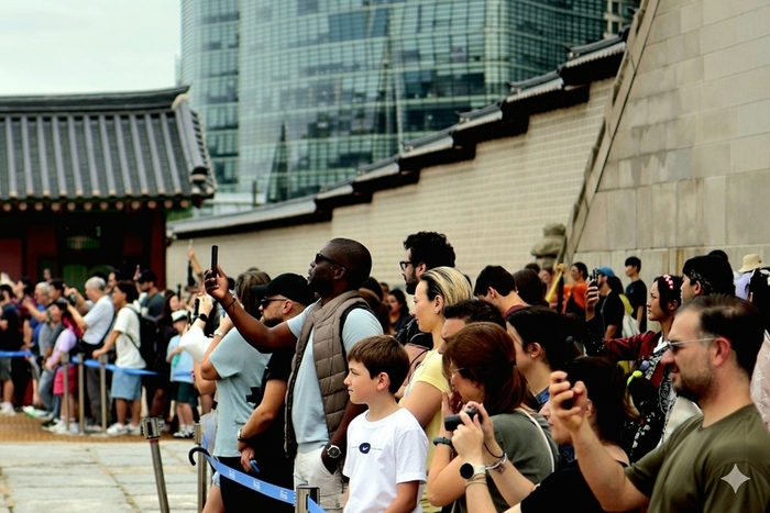 올마이투어, 외국인 숙소 예약 174% 급증…케데헌 영향