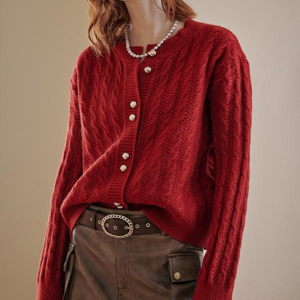 마쟈 골드버튼 트위스트 케이블 라운드넥 가디건