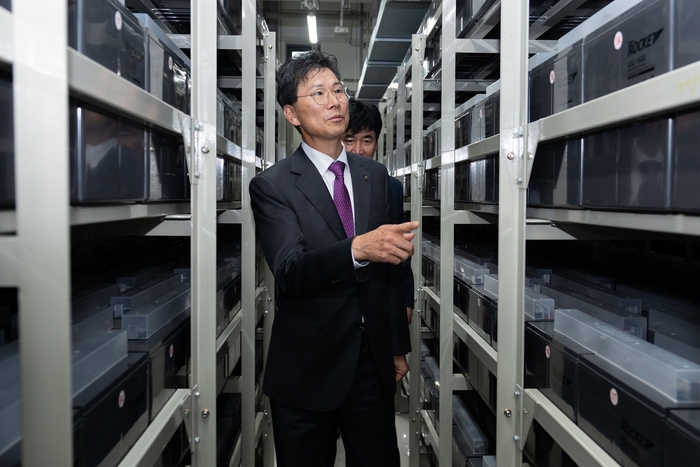 강태영 NH농협은행장이 지난 30일 경기 의왕 통합IT센터를 찾아 비상대응체계 및 안전시스템을 긴급 점검했다. 사진제공=NH농협은행