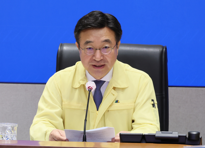 윤호중 행안부 장관 “전자정부 1위 도취…노후 설비 교체 소홀” 사과