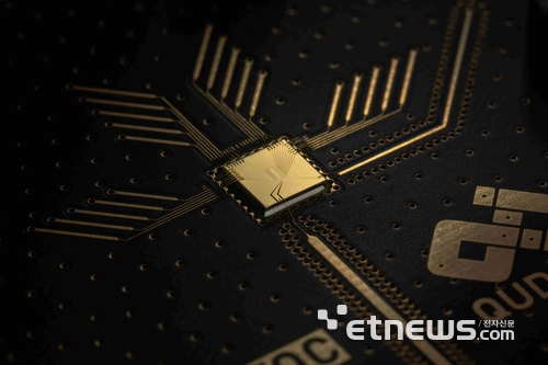 큐도라 이온트랩 50큐비트 QPU.