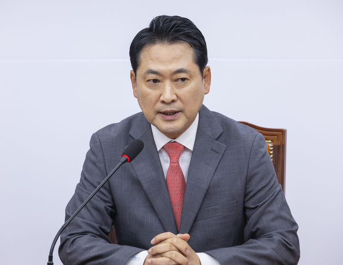 추석 연휴 앞두고 열린 국민의힘 장동혁 대표 기자간담회     (서울=연합뉴스) 황광모 기자 = 국민의힘 장동혁 대표가 2일 국회에서 추석 연휴를 앞두고 가진 기자간담회에서 물가 상승과 관련해 발언하고 있다. 2025.10.2     hkmpooh@yna.co.kr (끝)