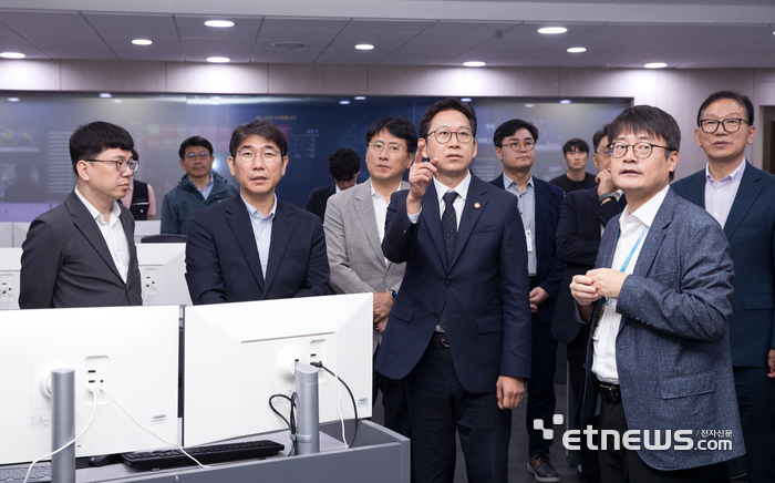 배경훈 과기정통부 장관, 연휴 대비 사이버보안 현장 점검
