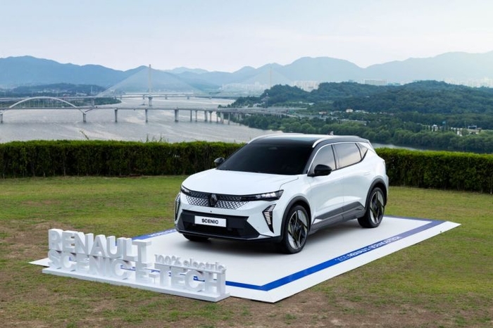 르노코리아 세닉 E-테크.