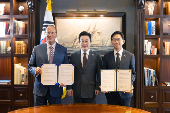 '한국 AI 투자' 약속한 블랙록, 데이터센터 등 AI 투자 본격화