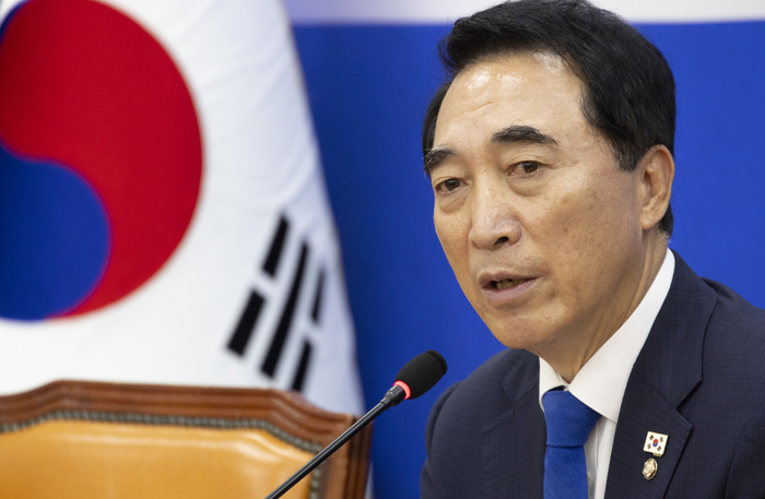 與 “민생 챙기며 '청산·개혁' 추진…연내 과제 마무리”
