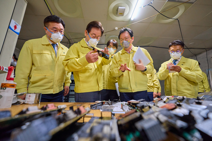 [포토] 이재명 대통령, 국정자원 화재 현장방문