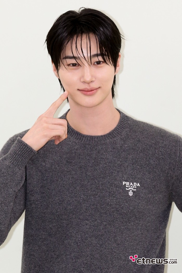 [ET포토] 변우석, '대놓고 어깨깡패'