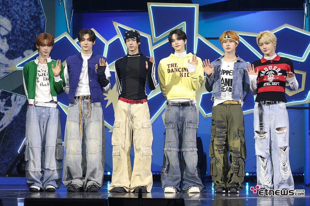 [ET포토] 투어스, '청량감에 박력을 추가'