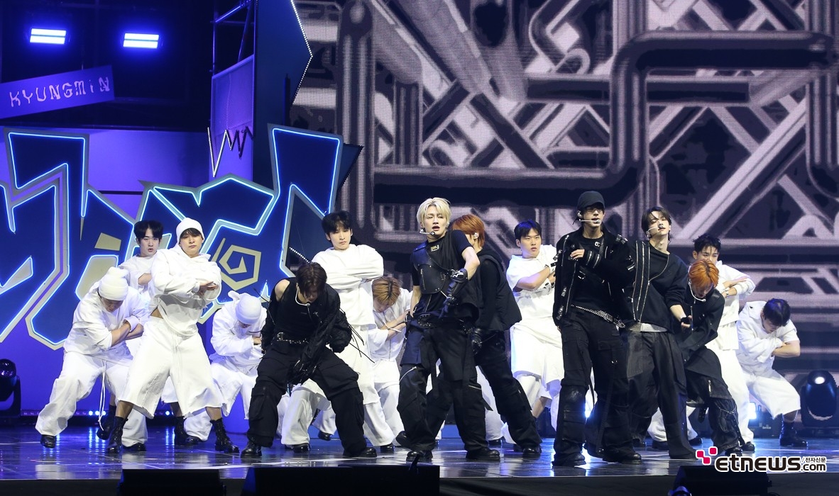 [ET포토] 투어스, '스케일 커진 무대'