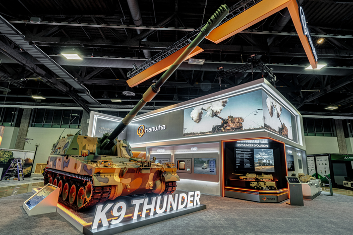 한화는 미국 워싱턴DC에서 13~15일 열리는 'AUSA 2025' 전시회에서 K9 자주포 등을 앞세워 미국과 안보 및 경제 협력 강화를 모색한다. 한화의 부스 전경. 한화에어로스페이스