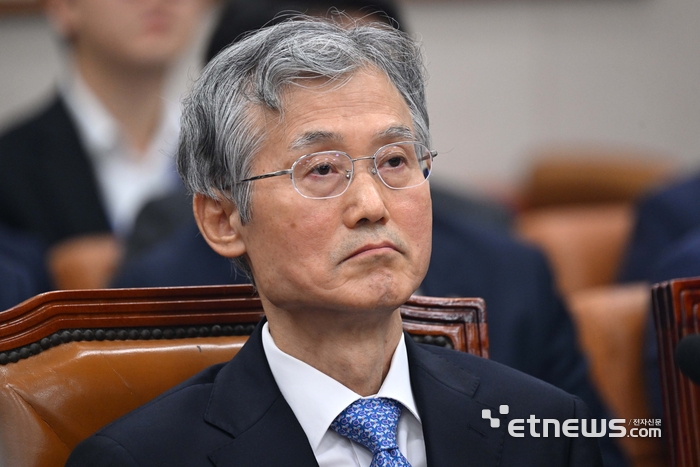 [포토] 생각에 잠긴 조희대 대법원장