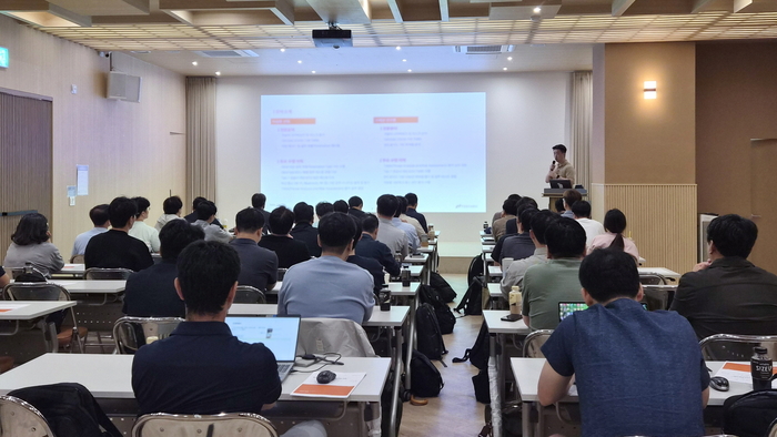 이상윤 페스카로 선임연구원이 〈2025 TARA 프로세스 기술교육〉을 진행하고 있다. 사진=페스카로