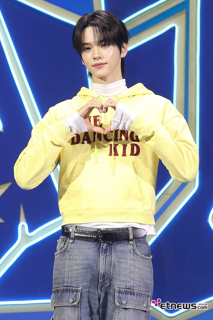 [ET포토] 투어스 신유, '한결같은 예쁨'