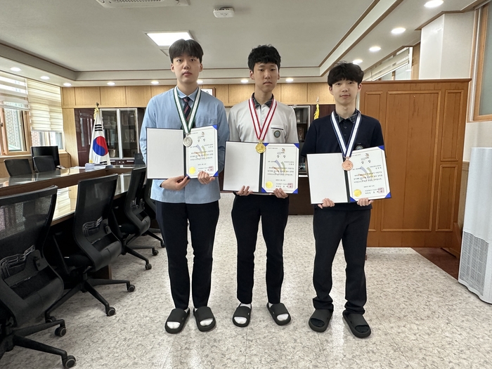 세명컴퓨터고등학교는 학생들이 2025년 기능경기대회에서 뛰어난 성과를 거두며 학교의 위상을 높였다고 14일 밝혔다.(사진=세명컴퓨터고등학교)