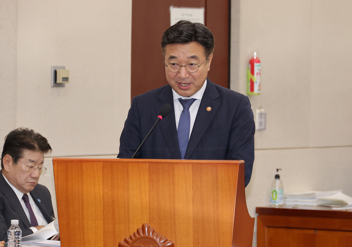 윤호중 행안부 장관 “정보시스템 장애 진심 송구…속히 복구”