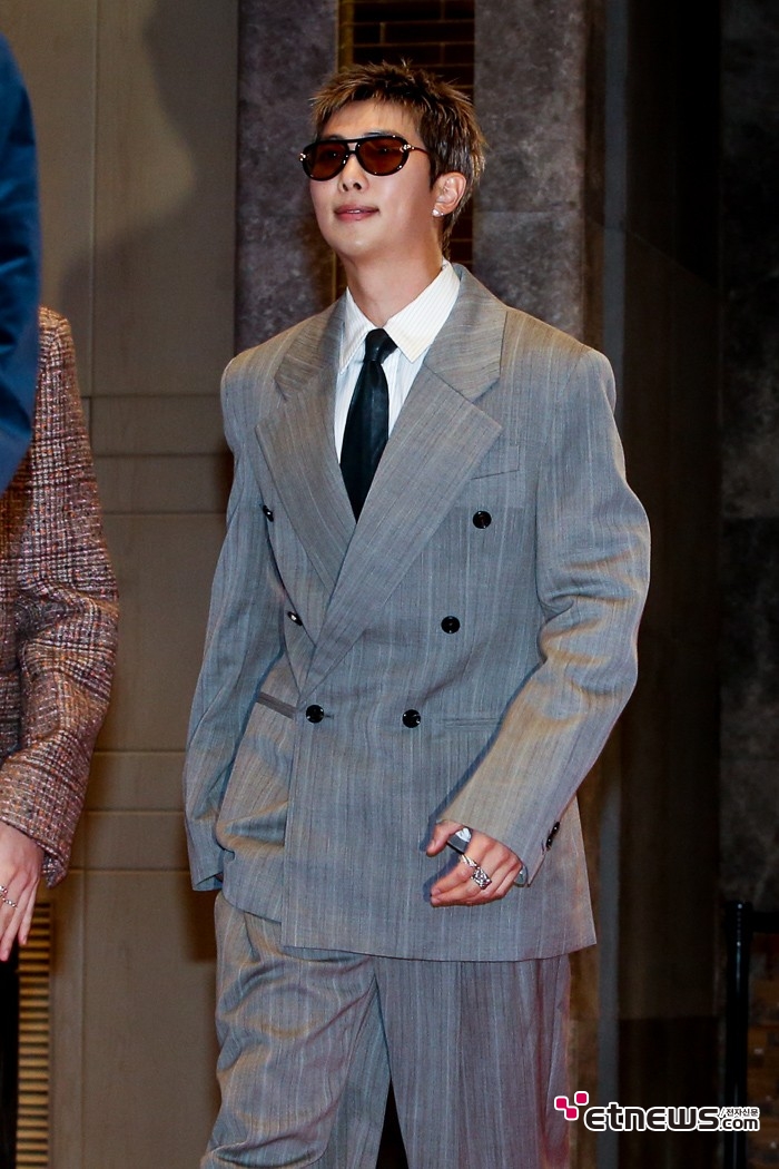[ET포토] BTS RM, '부티나는 수트 패션'