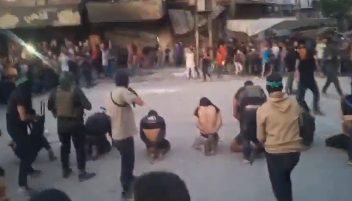 팔레스타인 무장정파 하마스가 비(非)하마스 세력을 공개 처형하는 영상이 온라인에 확산하고 있다. 사진=엑스 캡처