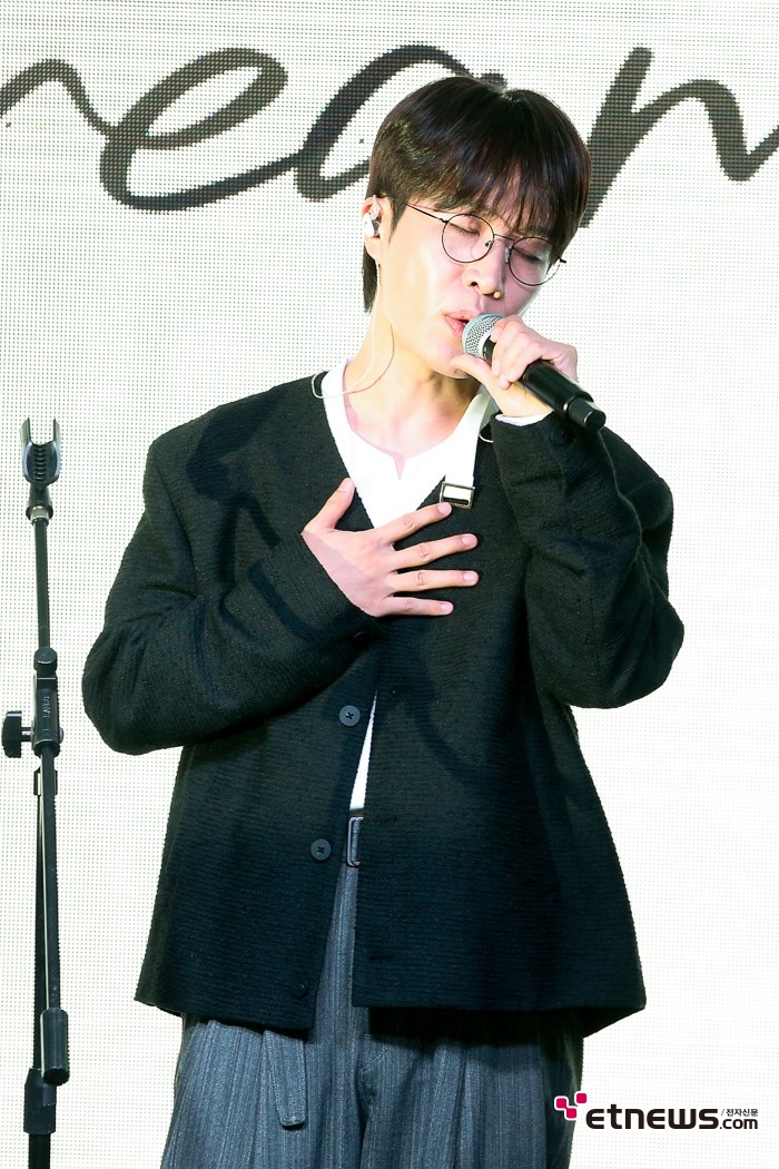 [ET포토] 소란 고영배, '두눈 지그시 감고'