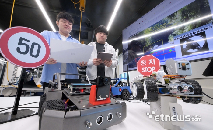 [포토] 인공지능 기술 활용한 자율주행 시뮬레이션 실습