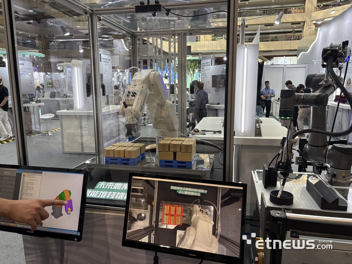 2025 대만 이노테크 엑스포에서 대만 정밀기계연구개발센터가 전시한 AI 기반 협동로봇