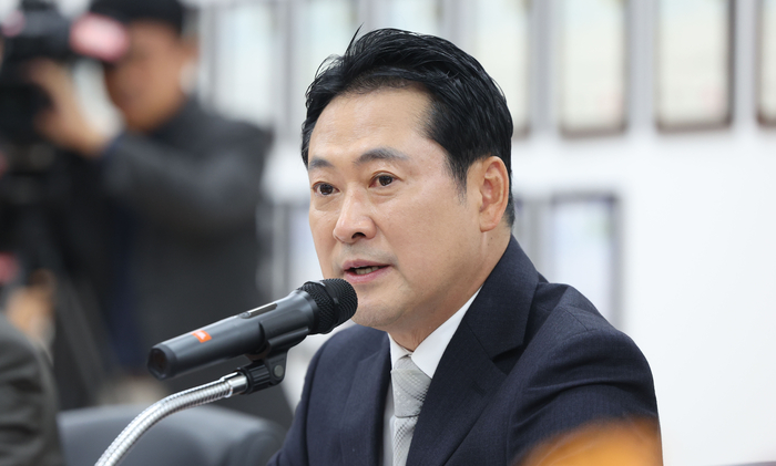 국민의힘 장동혁 대표가 16일 오전 경남 창원시 성산구 지엠비(GMB) 코리아에서 열린 '미국 관세 정책 대응 수출기업 민생현장 간담회'에서 발언하고 있다. 연합뉴스