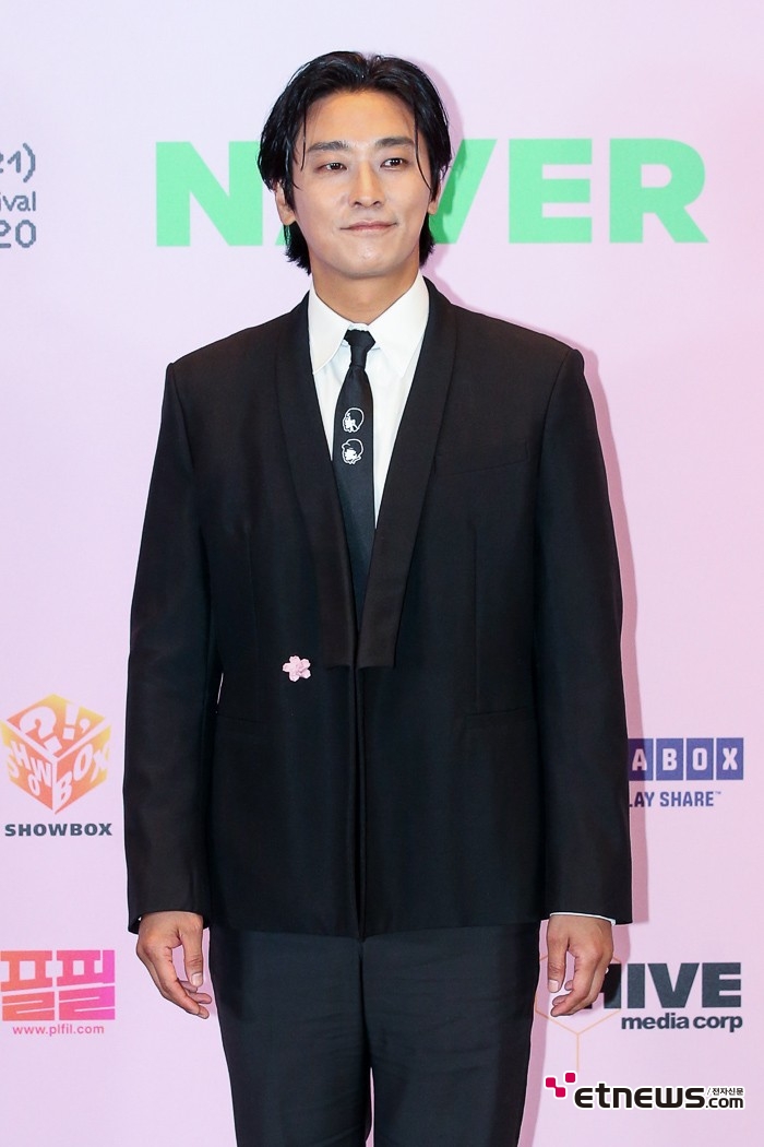 [ET포토] 주지훈, '한복같은 재킷입고'