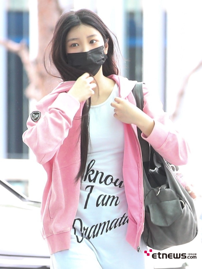 [ET포토] 아일릿 원희, '가려도 그려지는 예쁨'